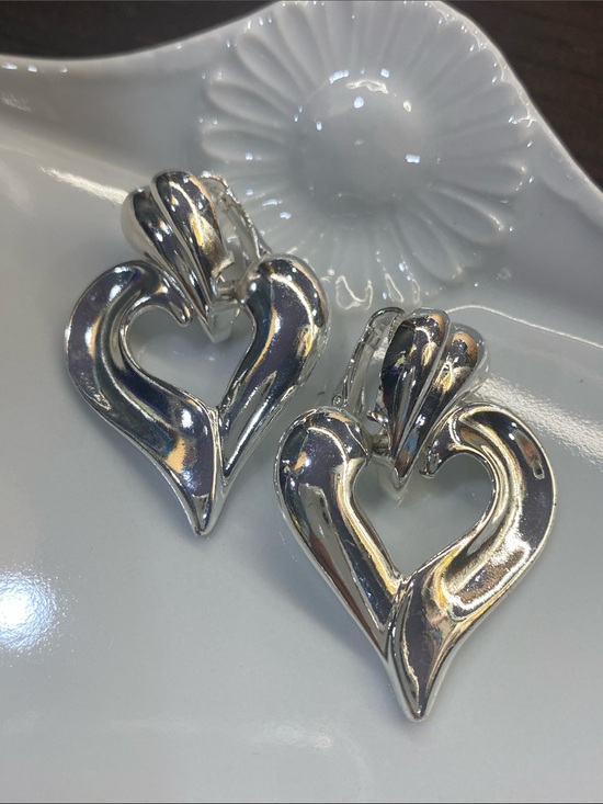 Jewelry - Silver Heart Clip-On Earrings - Sculpted Heart Design Vintage 1990